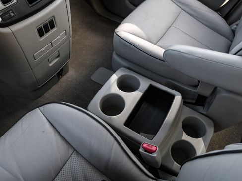 Used 2015 Nissan Quest S FWD image 19