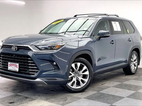 Used 2024 Toyota Grand Highlander Limited image 12