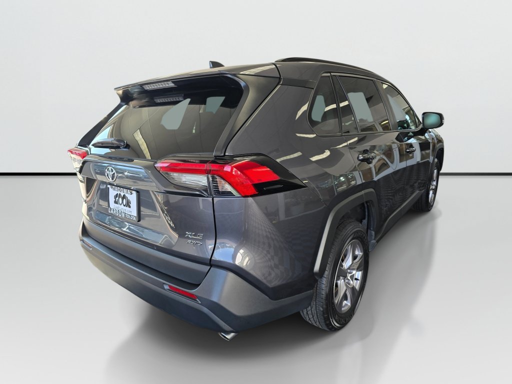 Used 2025 Toyota RAV4 XLE AWD/4WD image 5
