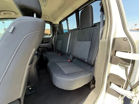 Used 2018 Nissan Titan SV w/ SV Convenience Package image 12