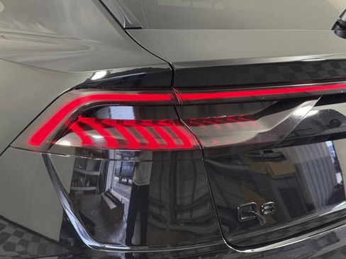 Used 2023 Audi Q8 Premium Plus image 8