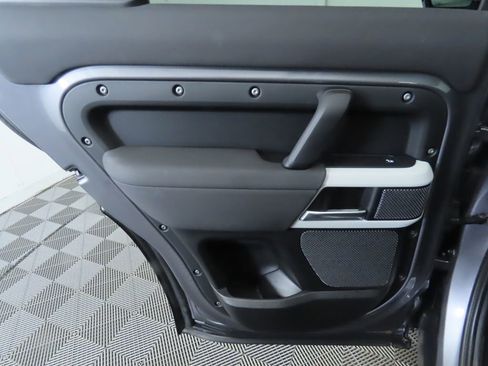 Used 2022 Land Rover Defender 110 SE image 26