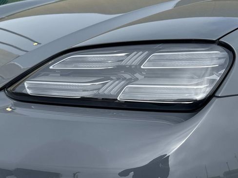 New 2025 Porsche Macan 4S Electric image 7