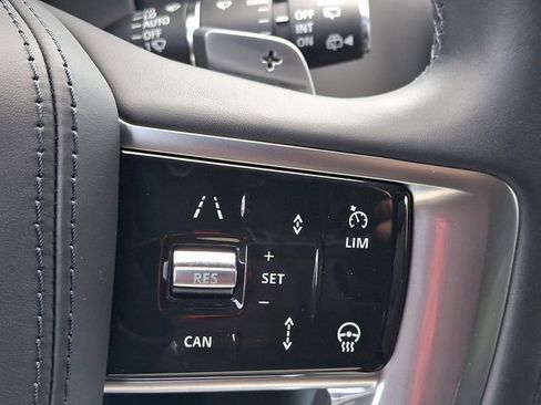 Used 2025 Land Rover Range Rover Long Wheelbase SE AWD/4WD image 23
