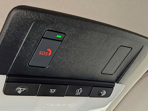 Used 2025 Nissan Pathfinder SV FWD image 25
