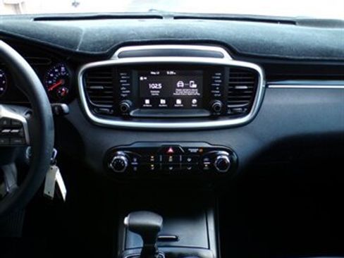 Used 2020 Kia Sorento LX FWD image 37