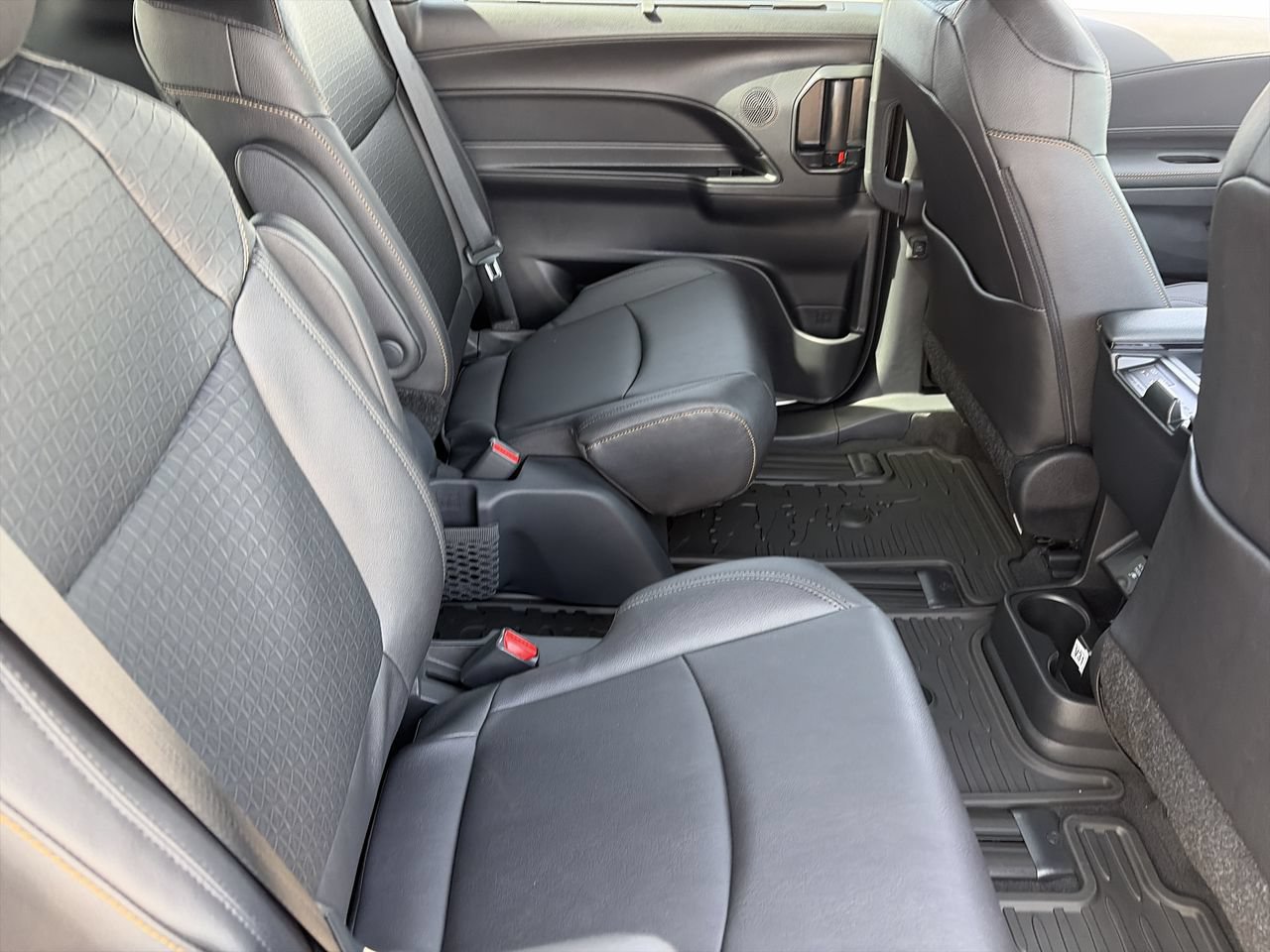 New 2026 Toyota Sienna XLE Woodland Edition AWD/4WD image 22
