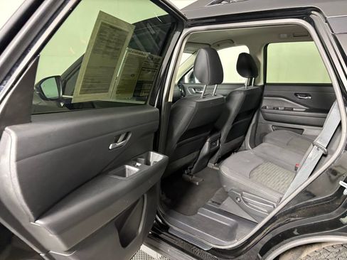 Used 2022 Nissan Pathfinder SV AWD/4WD image 28