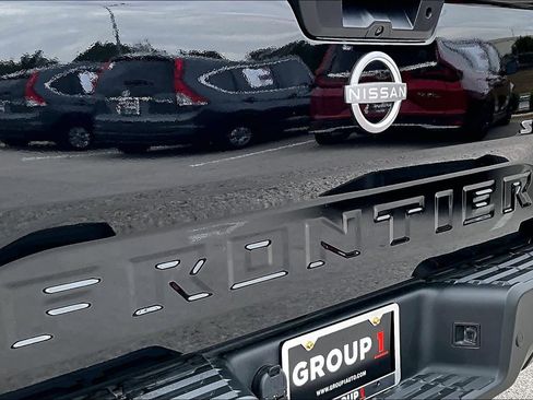 Used 2023 Nissan Frontier SV w/ SV Premium Package image 9