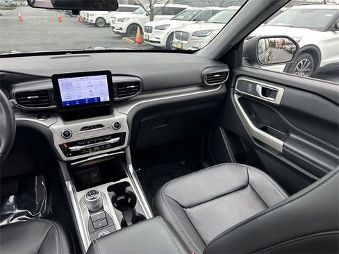 Certified 2022 Ford Explorer XLT w/ Equipment Group 202A image 17