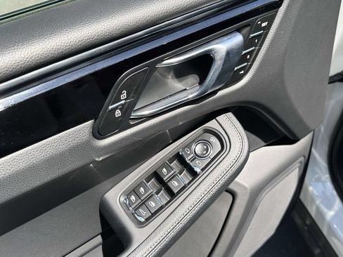 Certified 2026 Porsche Macan AWD/4WD image 19
