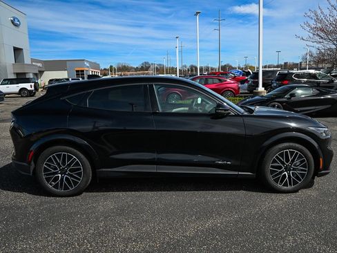 Certified 2025 Ford Mustang Mach-E Premium image 3