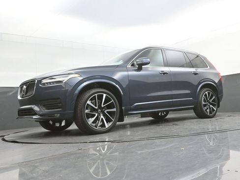 Certified 2022 Volvo XC90 T6 Momentum image 31