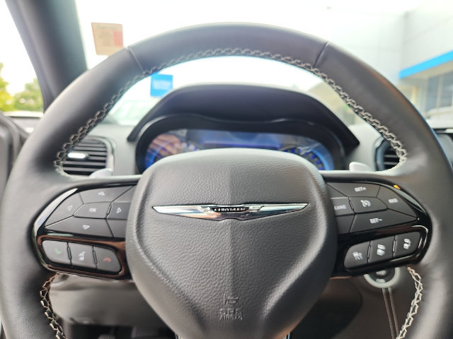 Used 2023 Chrysler 300 C RWD image 20