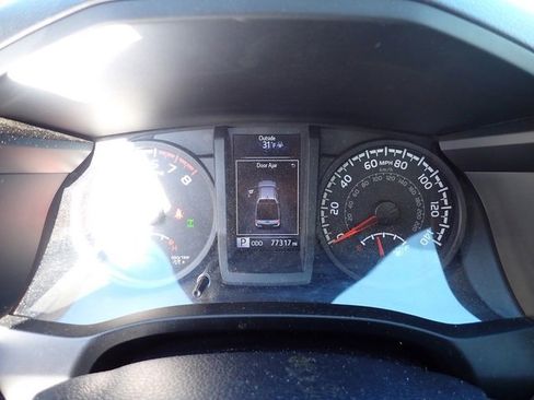 Used 2018 Toyota Tacoma SR image 15