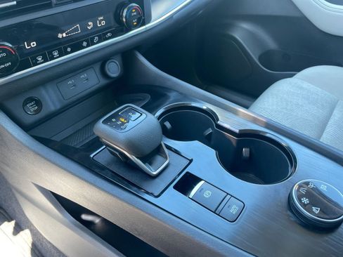 Used 2025 Nissan Rogue SV image 43