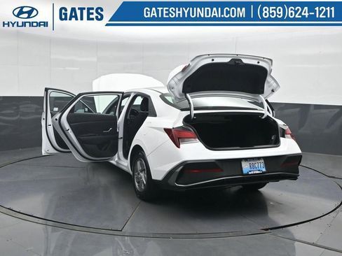 New 2025 Hyundai Elantra SE FWD image 53