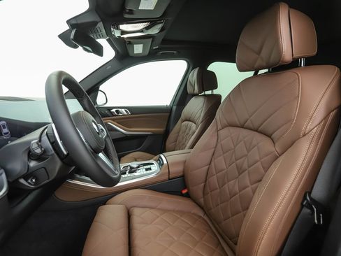 New 2026 BMW X5 xDrive40i w/ M Sport Package AWD/4WD image 11