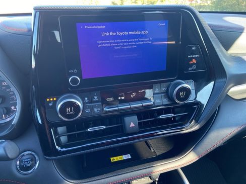 Certified 2023 Toyota Highlander XSE image 17