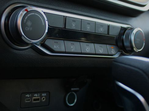 Used 2024 Nissan Altima 2.5 SV image 29