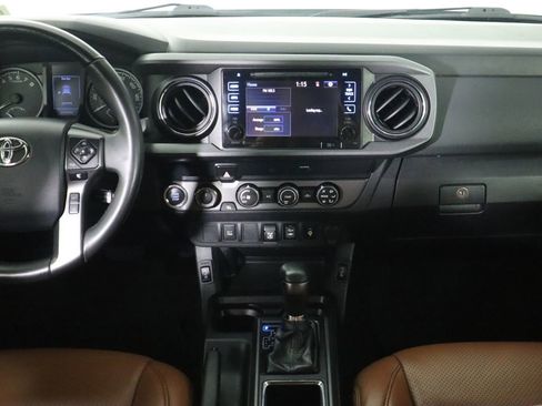 Used 2019 Toyota Tacoma TRD Off-Road image 14