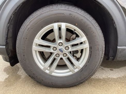 Used 2022 Ford Explorer XLT w/ Equipment Group 202A image 6