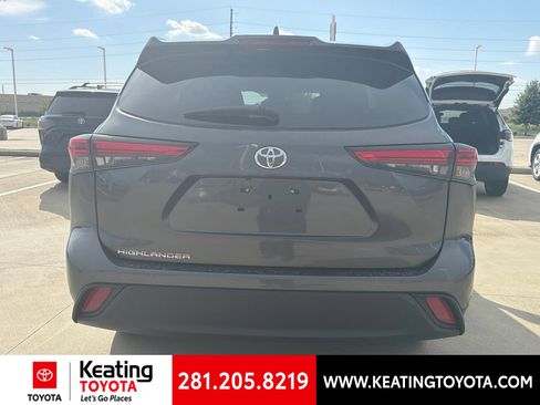 Used 2023 Toyota Highlander L FWD image 4