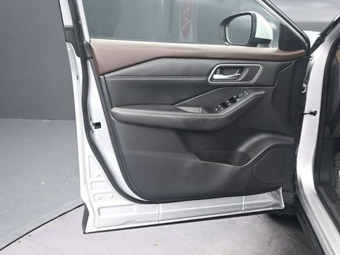 Used 2021 Nissan Rogue SV w/ Premium Package FWD image 15