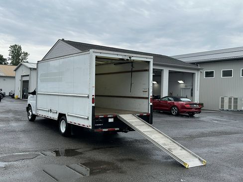 Used 2021 GMC Savana 3500 Extended w/ Power Convenience Package RWD image 18
