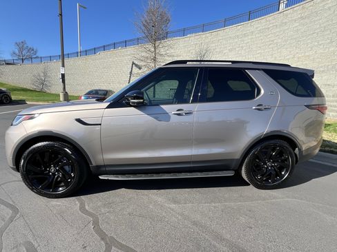 Used 2025 Land Rover Discovery S image 4