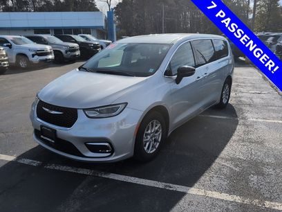 Used 2024 Chrysler Pacifica Touring-L