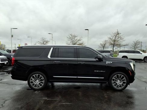Used 2025 GMC Yukon XL Denali w/ Denali Reserve Package AWD/4WD image 3