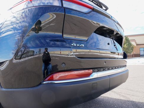 Used 2023 Jeep Grand Cherokee Limited AWD/4WD image 28