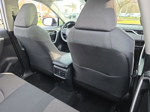 Used 2019 Toyota RAV4 XLE image 11