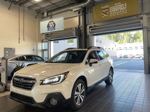 Used 2019 Subaru Outback 2.5i Limited image 3
