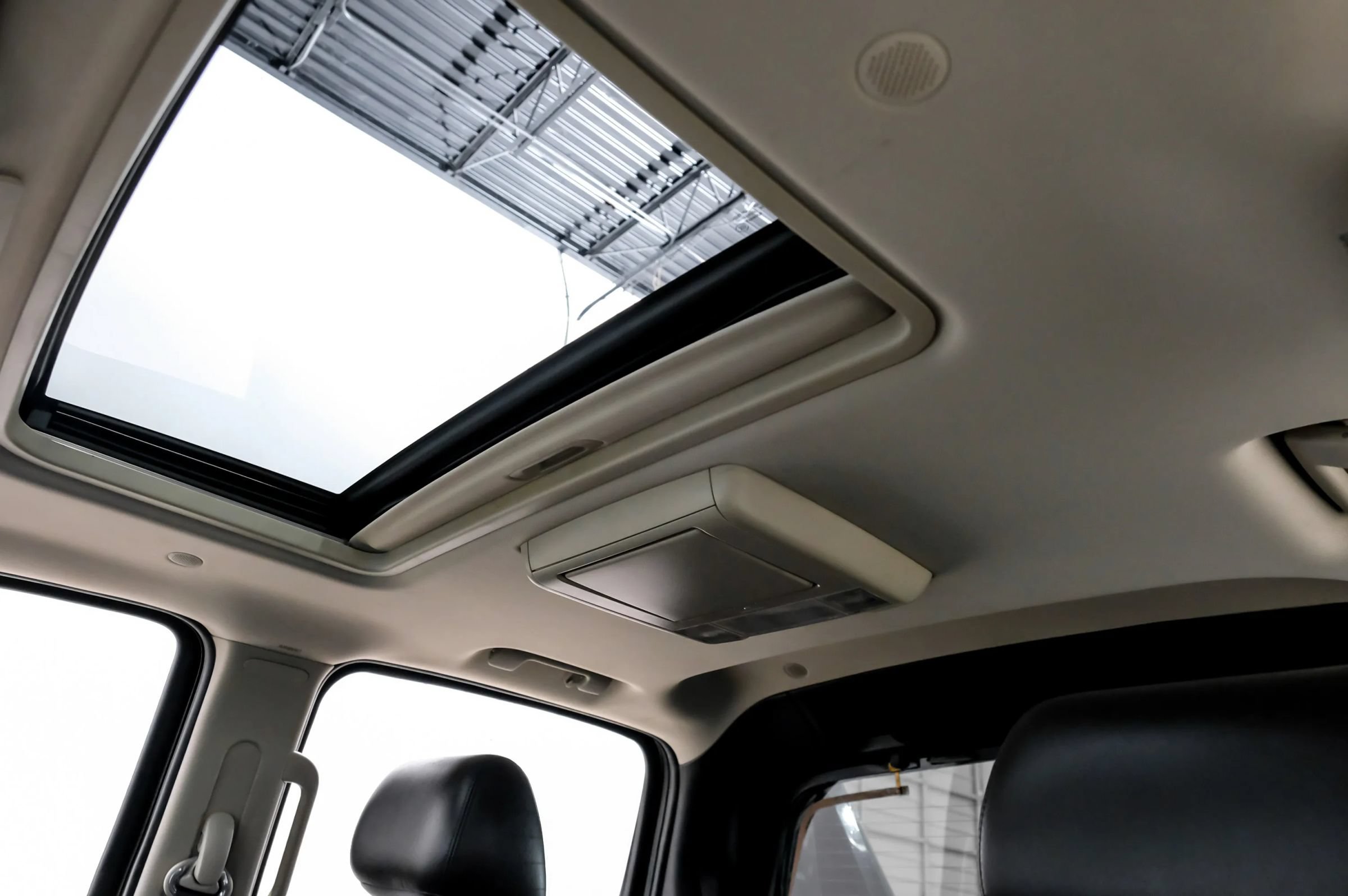 Used 2012 Cadillac Escalade EXT Premium AWD/4WD image 27