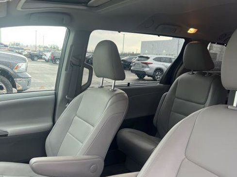 Certified 2019 Toyota Sienna XLE w/ XLE Navigation Package image 8