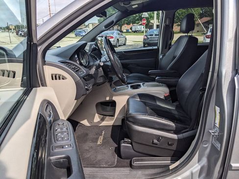 Used 2017 Dodge Grand Caravan SXT FWD image 10