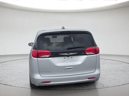 Used 2023 Chrysler Voyager LX FWD image 8