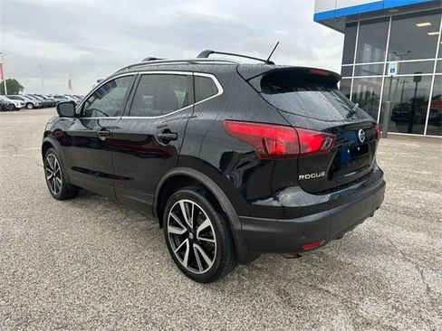 Used 2019 Nissan Rogue Sport SL image 3