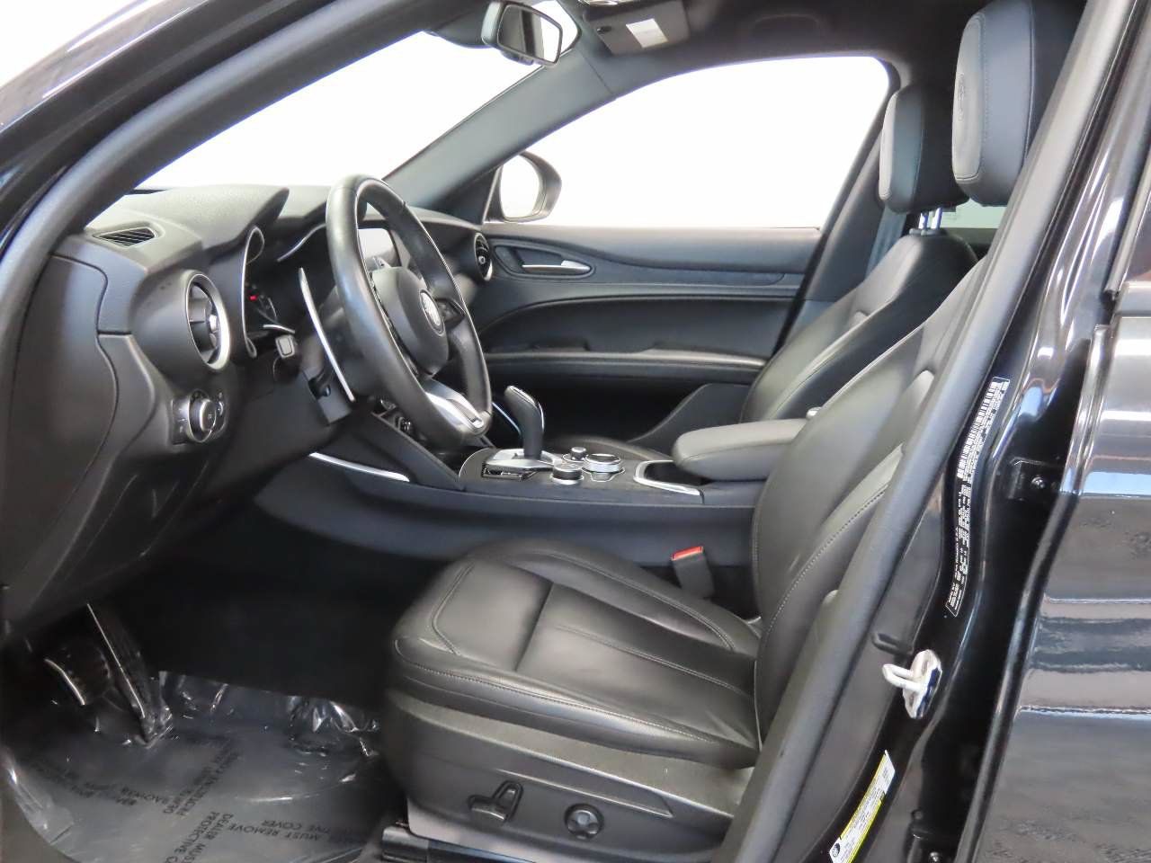 Used 2023 Alfa Romeo Stelvio Sprint RWD image 15