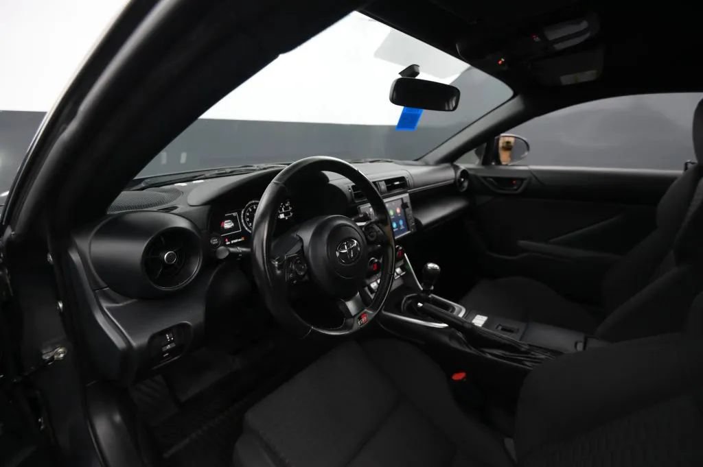 Used 2022 Toyota GR86 w/ ALL Weather Mat Package (TMS) RWD image 34