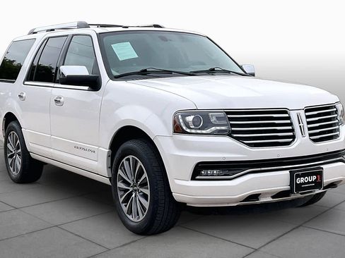 Used 2017 Lincoln Navigator Select AWD/4WD image 3