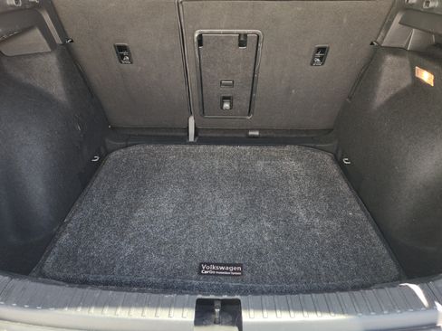 Used 2022 Volkswagen Taos SE w/ Panoramic Sunroof Package FWD image 35