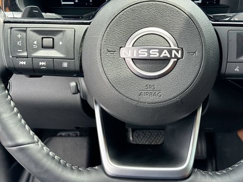 Used 2025 Nissan Pathfinder Platinum AWD/4WD image 17