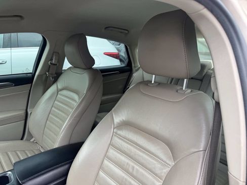 Used 2017 Ford Fusion SE w/ Fusion SE Technology Package AWD/4WD image 11