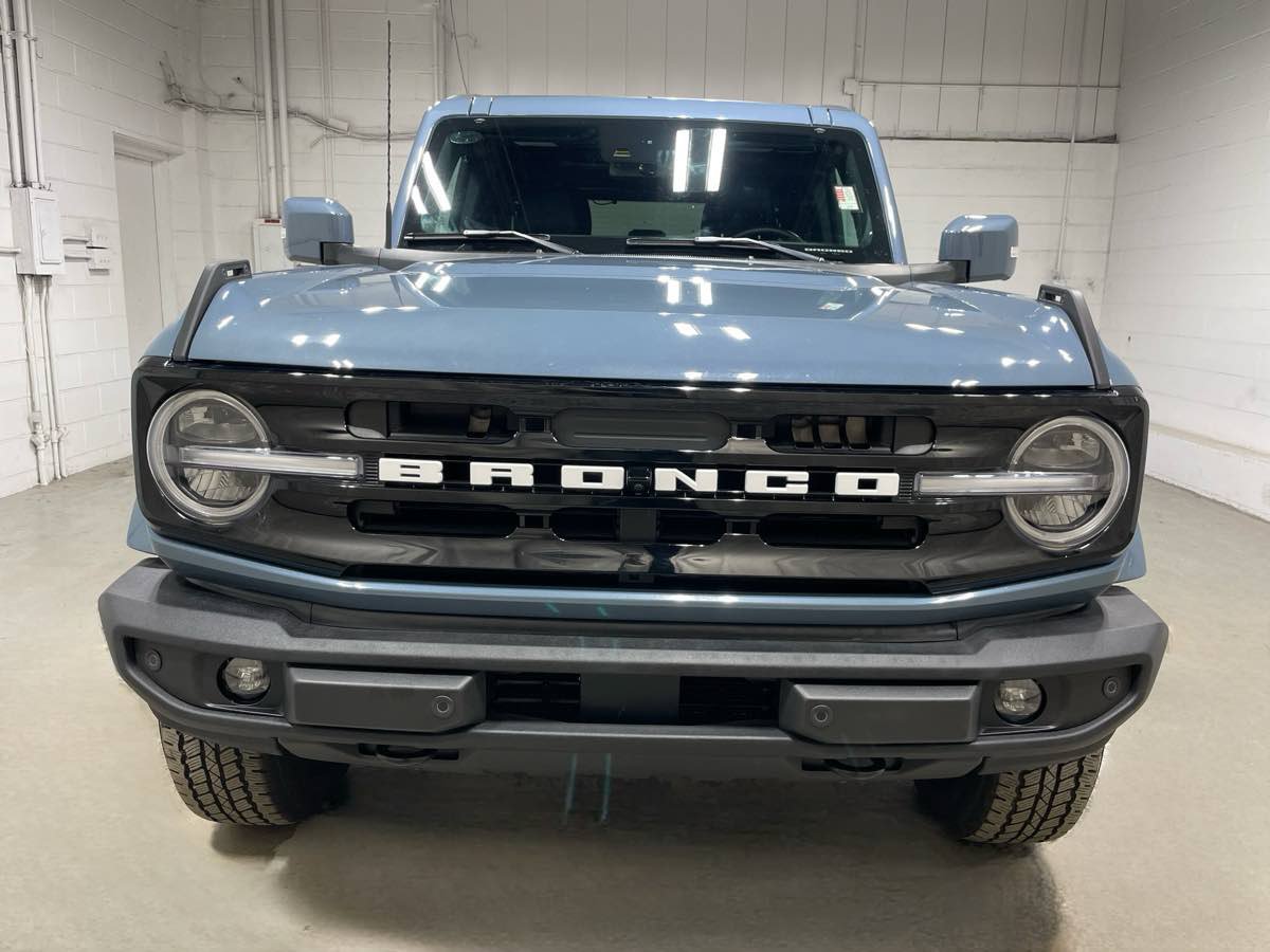 Used 2024 Ford Bronco Outer Banks AWD/4WD image 2
