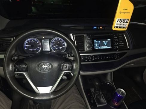 Used 2019 Toyota Highlander LE FWD image 5