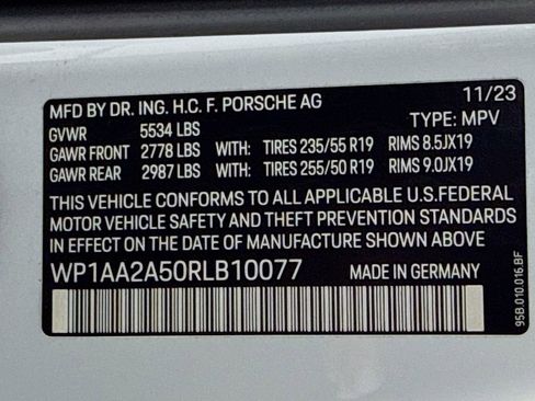 Certified 2024 Porsche Macan AWD/4WD image 34