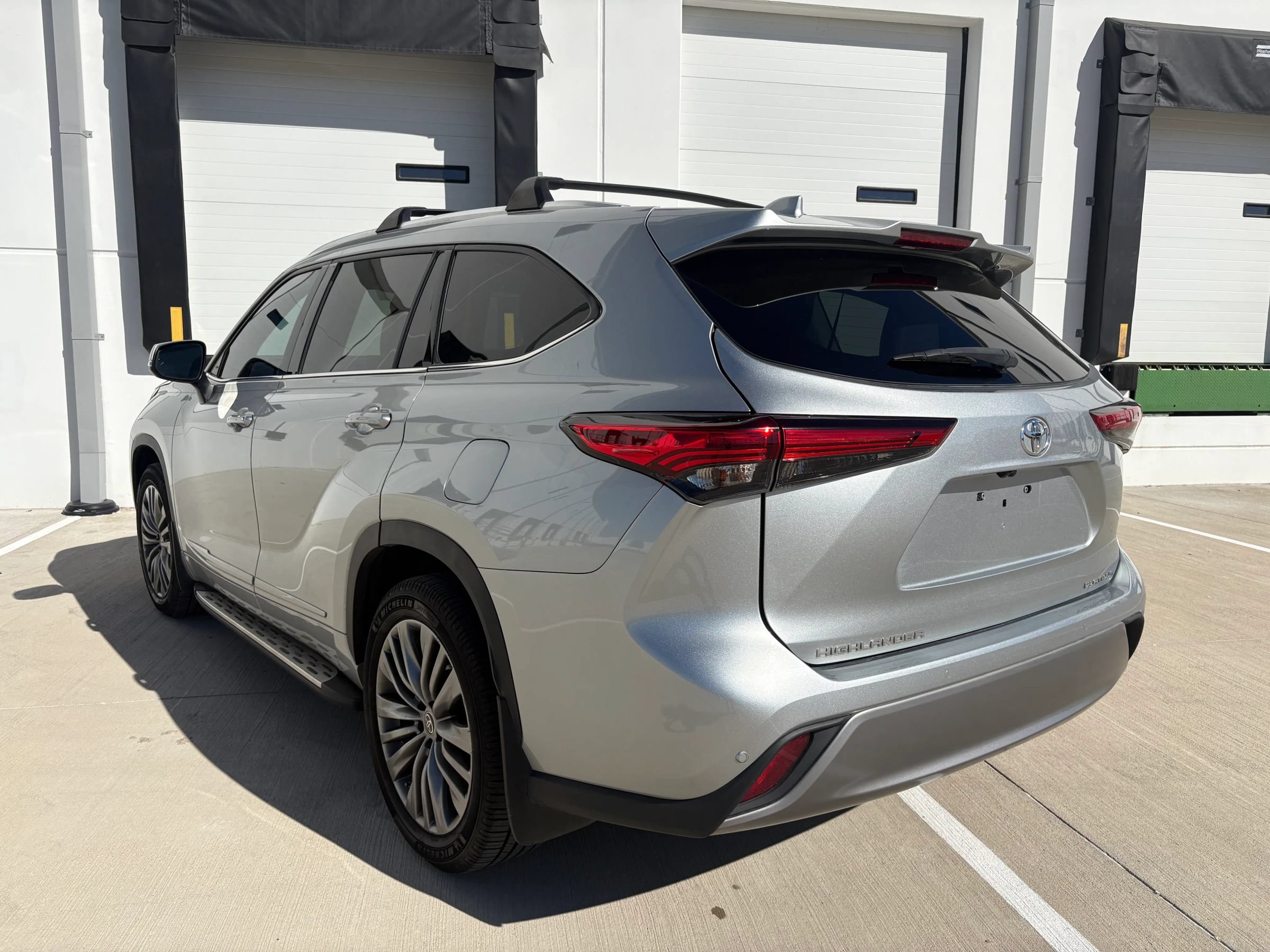 Used 2021 Toyota Highlander Platinum FWD image 5
